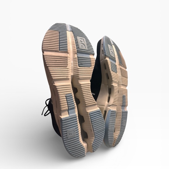 On Cloudnova 2 sneakers in the black and wash colorway. Size 8.5, black - Picture 5 of 5